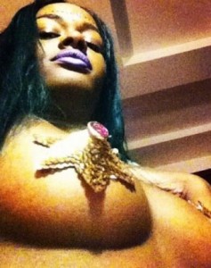 Azealia Banks nipple slip