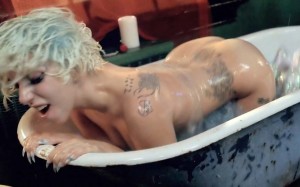 Lady Gaga nude screencap