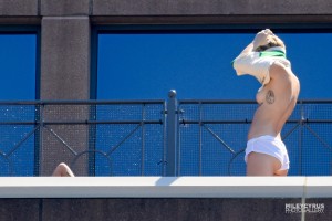miley-cyrus-topless-paparazzi