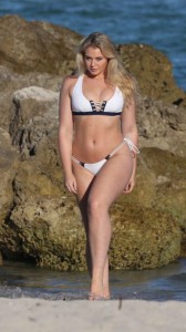 iskra-lawrence-sexy-white-bikini
