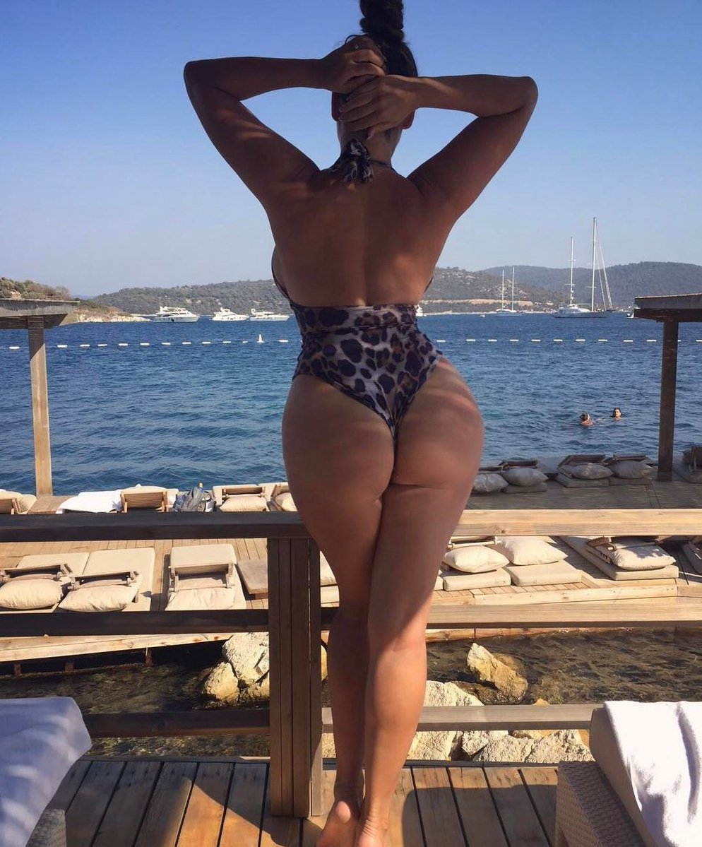 Kelly brook ass underwear-naked photo