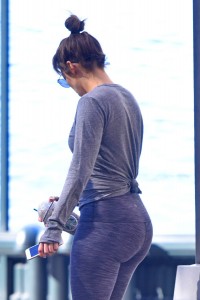 Jennifer Lopez in sexy leggins