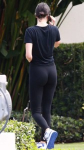 Kendall Jenner sexy black leggins