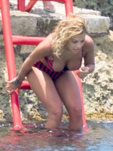 Rita Ora tits