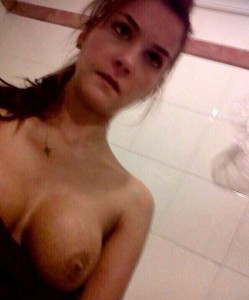Catalina Gomez tits in bathroom
