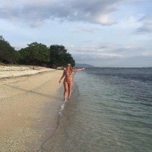 Hayley McQueen slim bikini 2