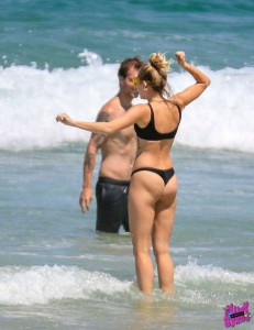 Miley Cyrus bikini ass