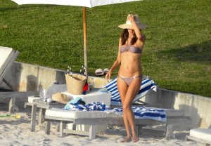Alessandra Ambrosio hot bikini