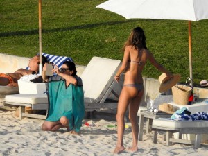 Alessandra Ambrosio sexy bikini