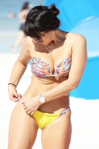 Andrea Calle bikini cameltoe
