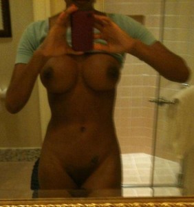 Brandi Rhodes nude selfie