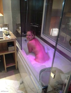 Kelsey Hardwick nude at bath
