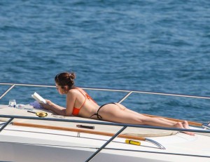Selena Gomez sexy on yacht
