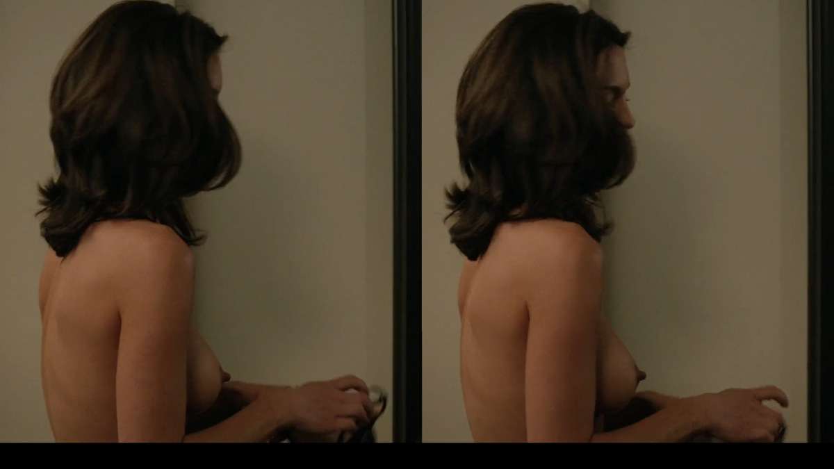 Alana De La Garza topless photos.